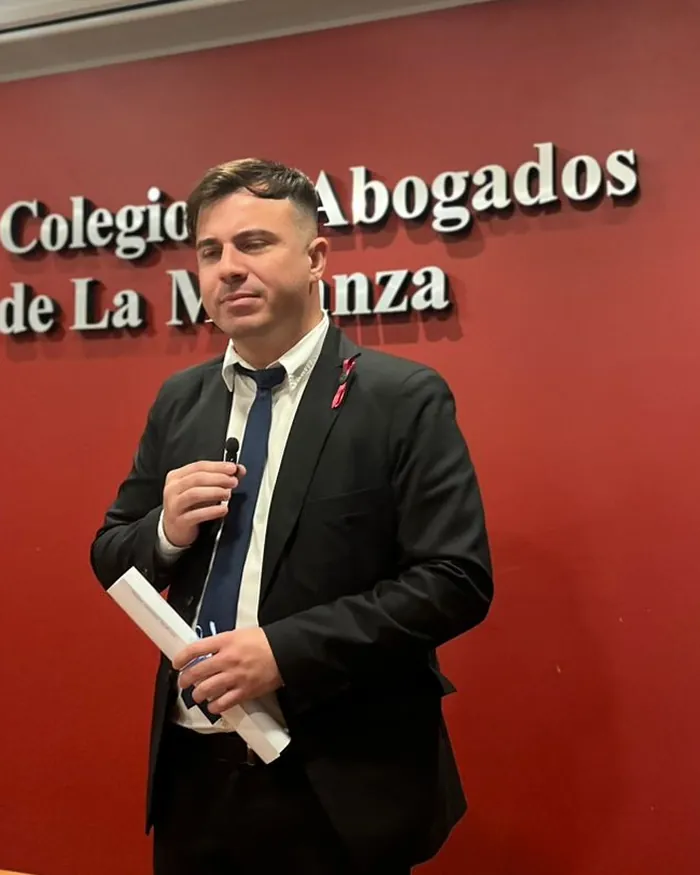 Dr. Fernando Cortez disertando en el Colegio de Abogados de La Matanza